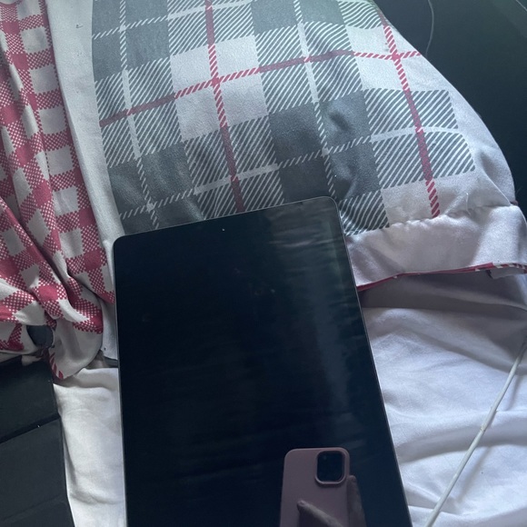 iPad 8th Gen with Apple Magic Keyboard -32GB - Picture 4 of 7